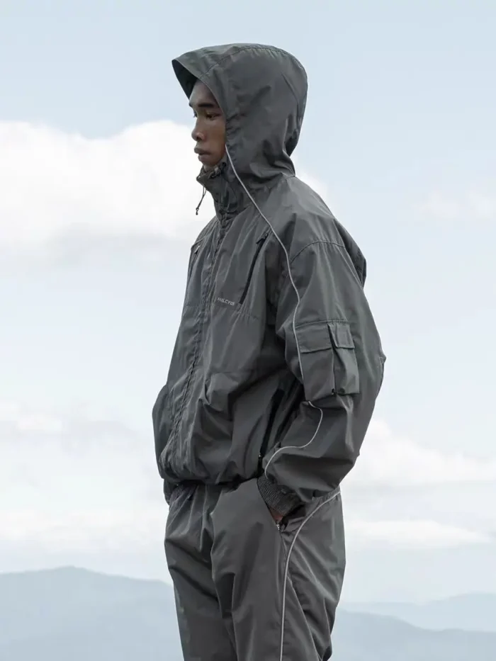 Halcyon 24aw Outdoor jacket reflective lines multipocket dwr material ykk zippers urbanoutdoor gorpcore 1